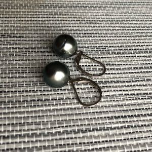 Black freshwater pearl earrings